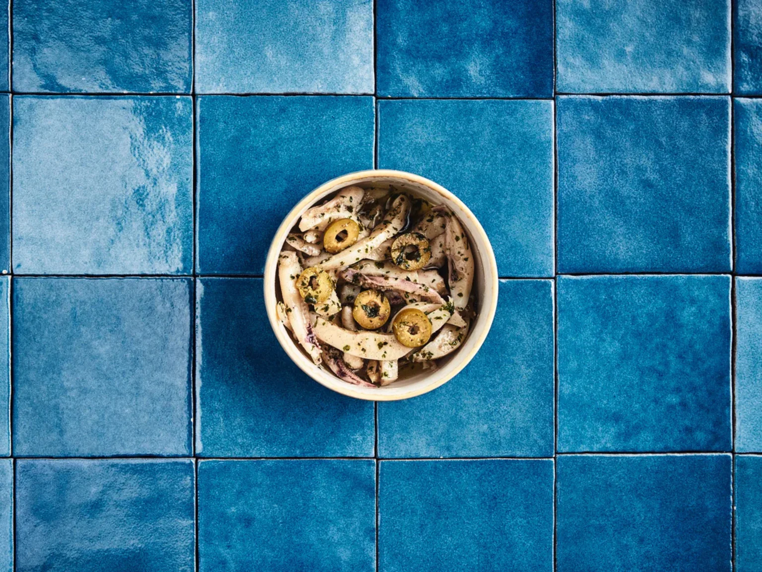 Une belle tapas de seiche aux olives. Parfaite avec les beaux jours qui arrivent